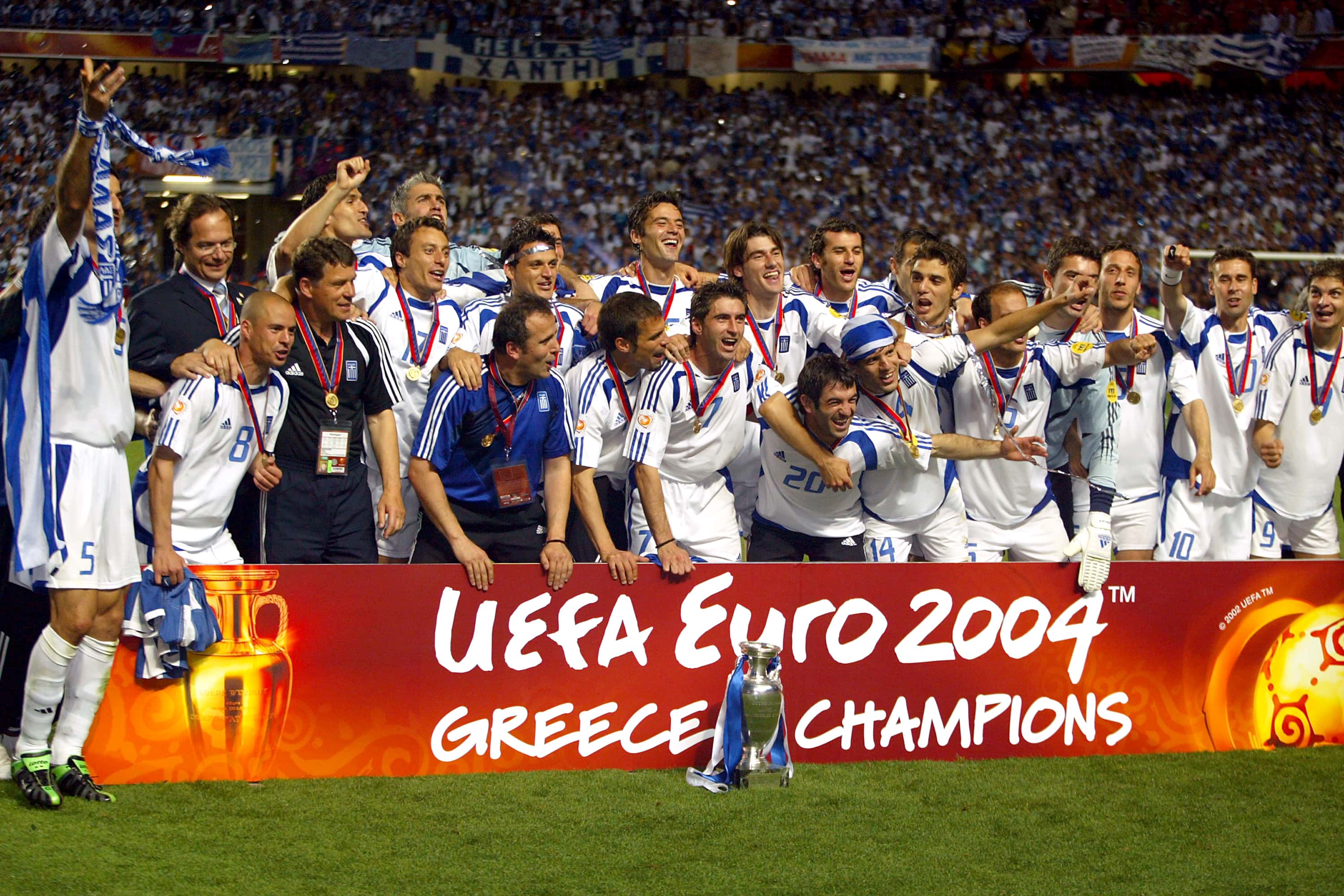 Чемпионат европы 2004 по футболу результаты. 2000 Евро. Euro 2004 Greece. UEFA European Football Championship. Euro 2000 Germany.